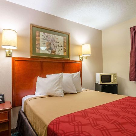 Rodeway Inn Mitchell Extérieur photo