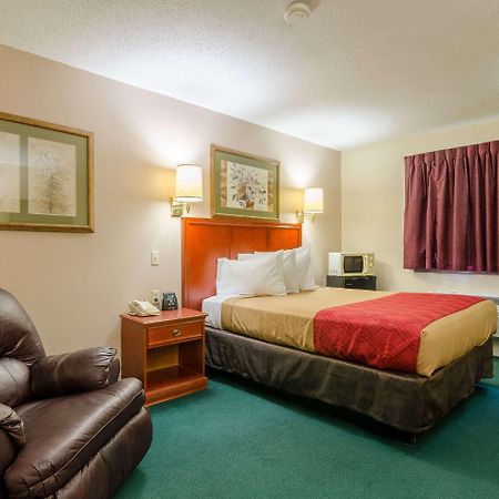 Rodeway Inn Mitchell Extérieur photo