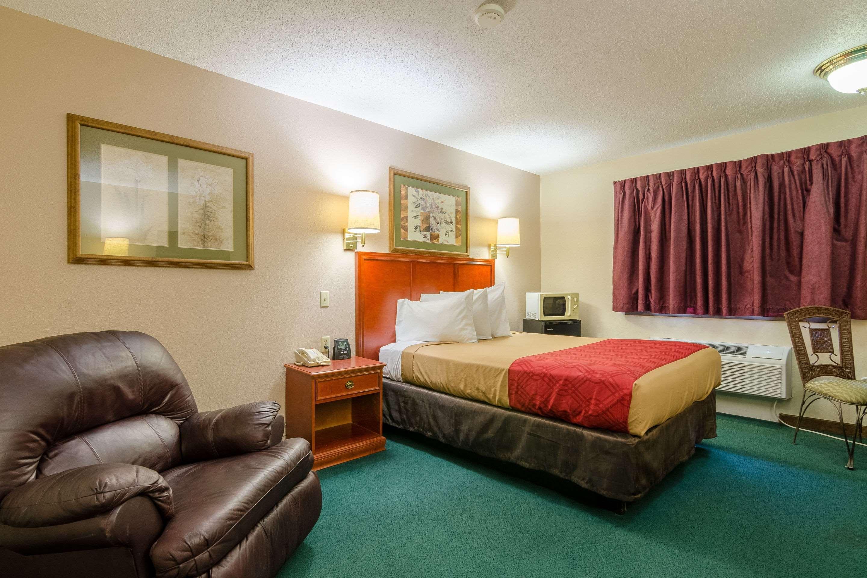 Rodeway Inn Mitchell Extérieur photo