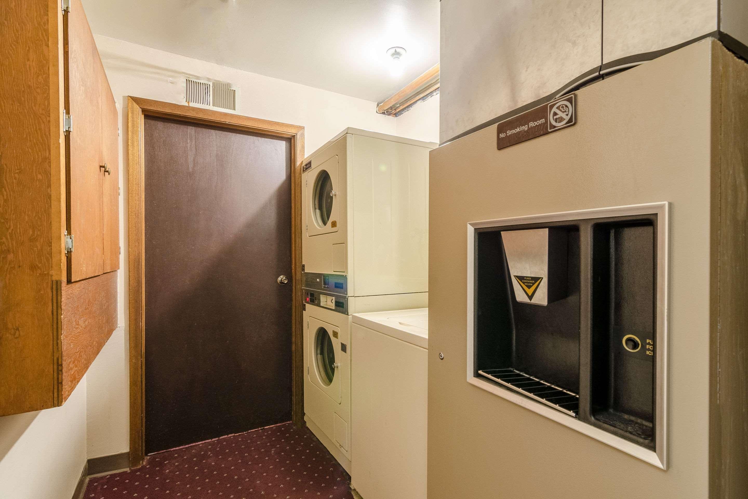 Rodeway Inn Mitchell Extérieur photo