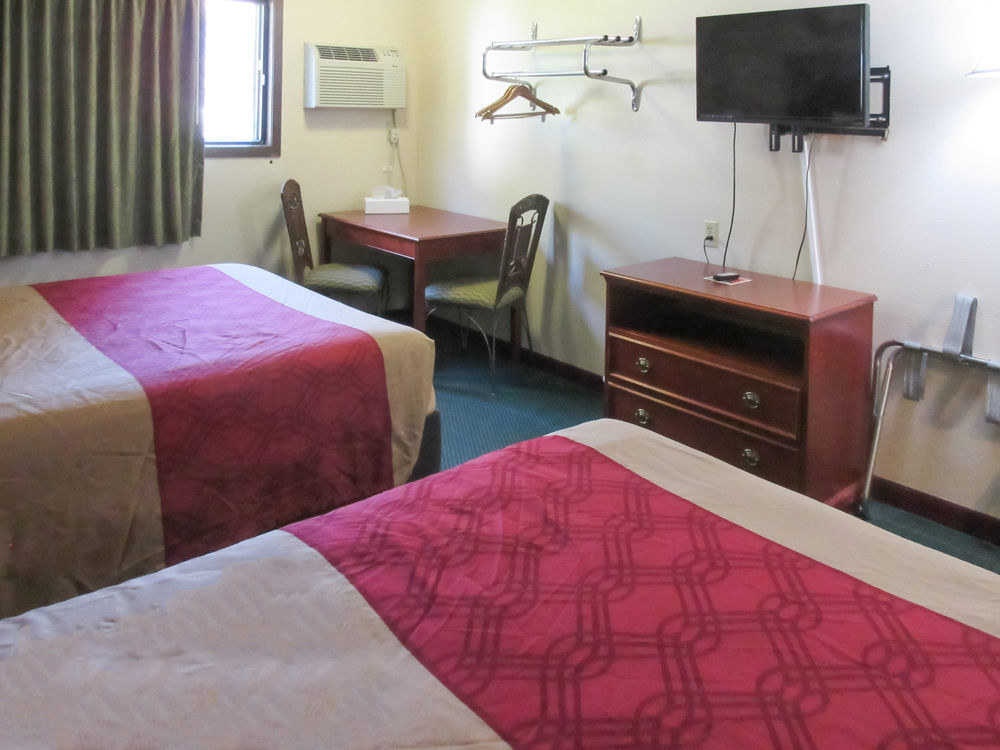 Rodeway Inn Mitchell Extérieur photo